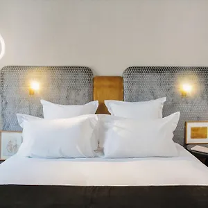 Hotel Handsome, Parigi